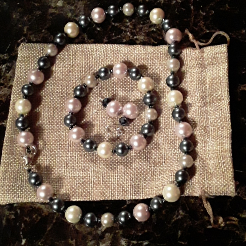 Set (necklace, bracelet and earrings)
